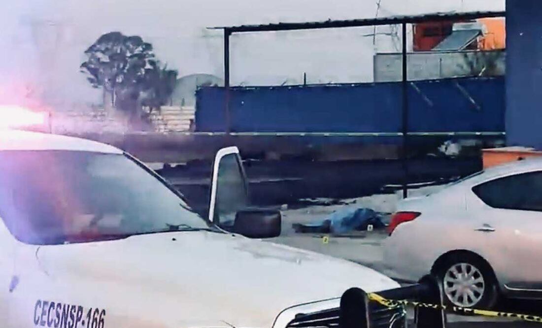 Dos sujetos a bordo de una motocicleta balearon a un hombre a unos metros del Periférico Ecológico | Foto: Especial