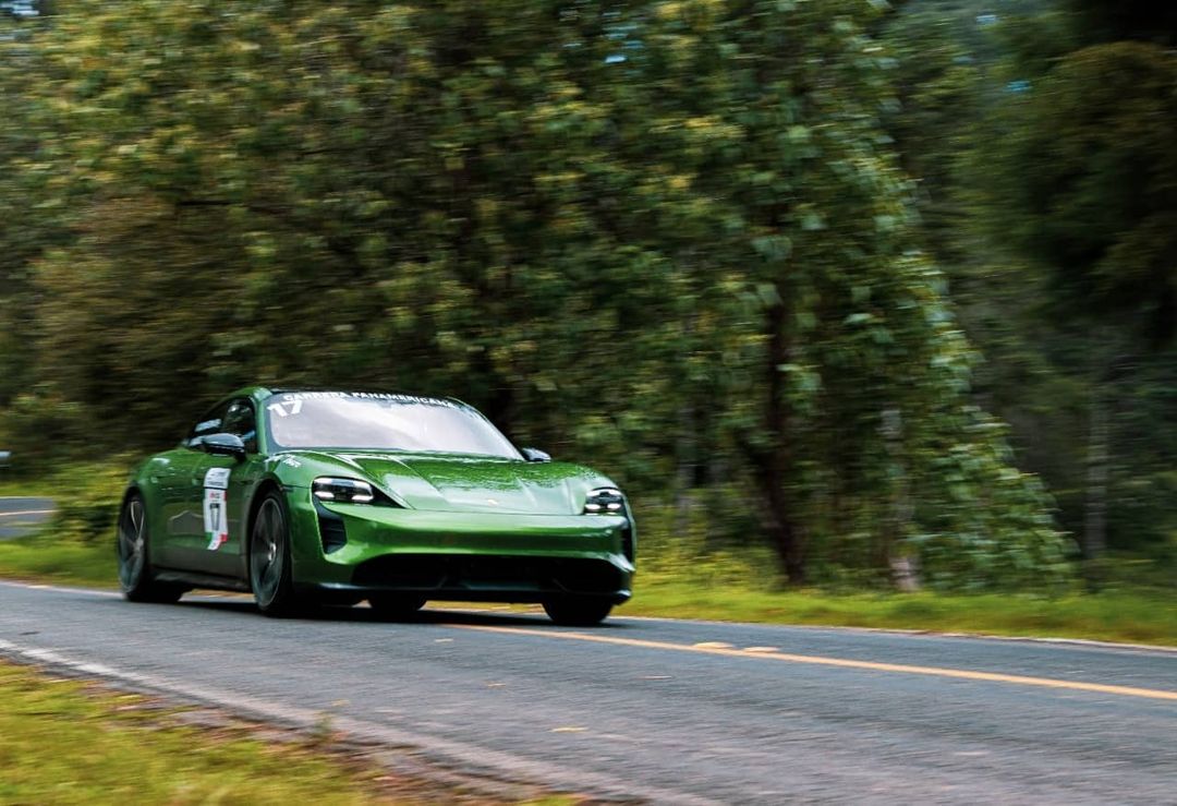 Cómo es correr el auto eléctrico de Porsche por 3 mil kilómetros