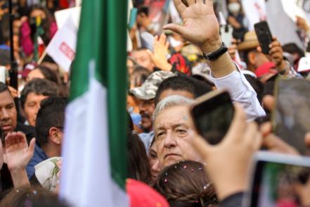 Así marcharon los políticos poblanos en la CDMX en apoyo a AMLO