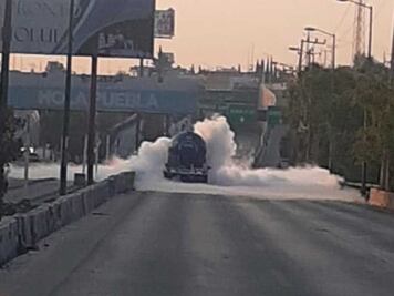 Pipa de gas registra fuga en Puebla