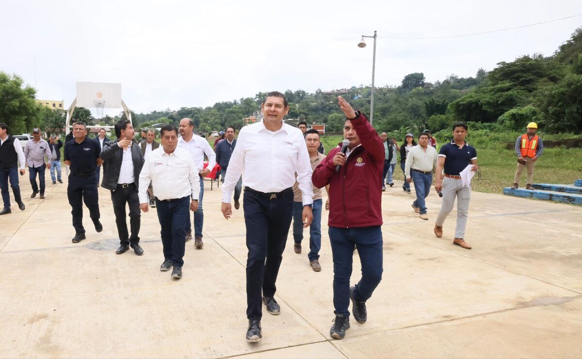 Respuesta inmediata del gobierno de Puebla ante el derrumbe en carretera de Eloxochitlán