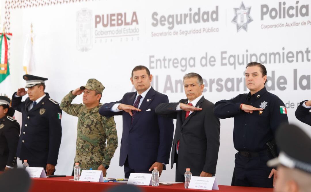 El gobernador Alejandro Armenta anunció vivienda y mejores prestaciones para la policía auxiliar y estatal I Foto: Gobierno del Estado
