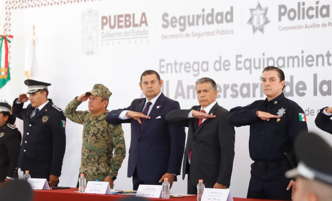 El gobernador Alejandro Armenta anunció vivienda y mejores prestaciones para la policía auxiliar y estatal I Foto: Gobierno del Estado