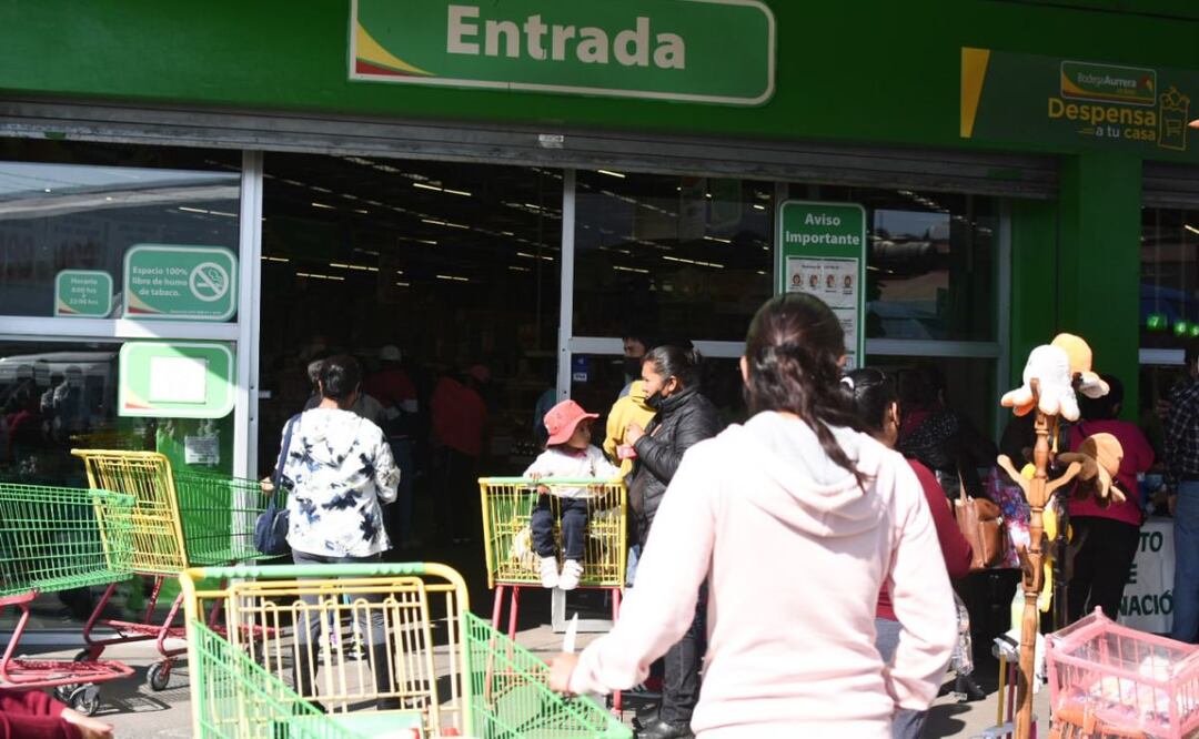 Vecinos se oponen a que se derriben árboles para construir supermercado | Foto: Agencia Es Imagen para El Universal Puebla