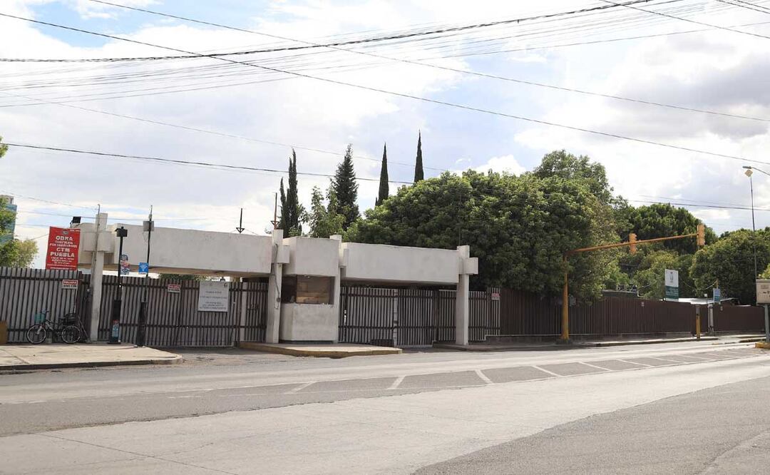 El diputado federal del PAN, Mario Riestra, constató que no han iniciado las obras de reconstrucción en San Alejandro | Foto: Agencia Es Imagen para El Universal Puebla