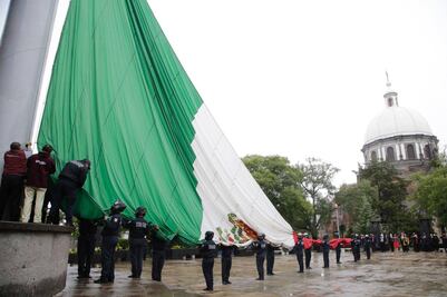 CEREMONIA DE IZAMIENTO DE BANDERA
