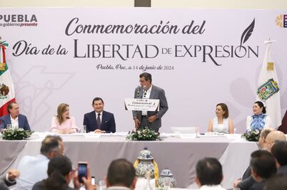 Sergio Salomón y Alejandro Armenta conmemoran con periodistas el Día de la libertad de expresión