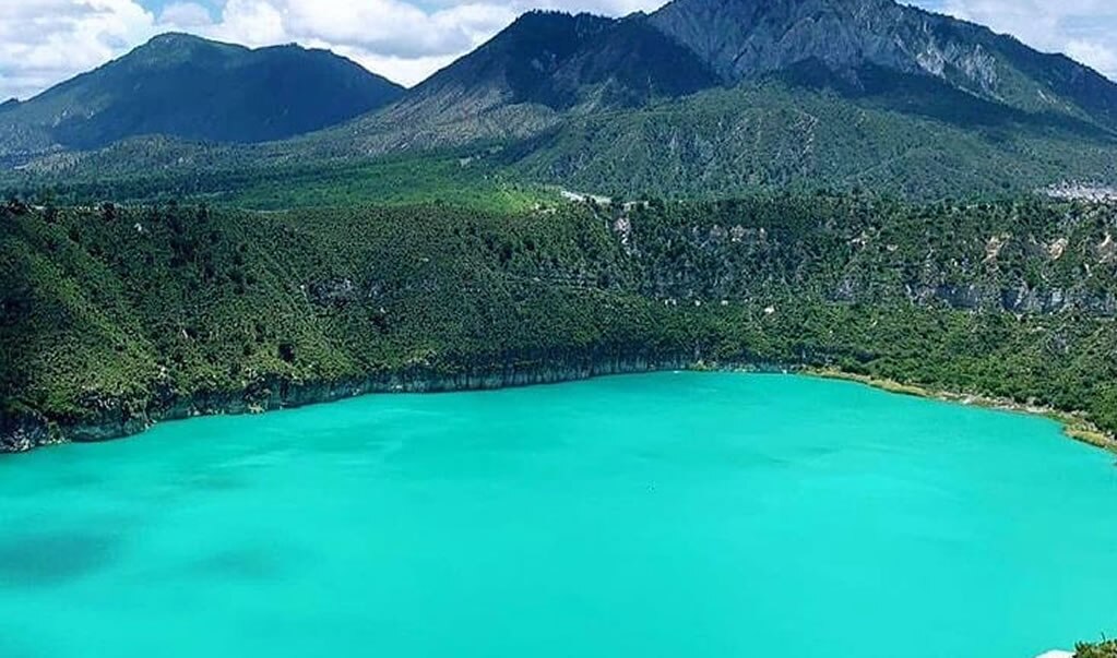 
La Laguna de Atexcac es un destino destacado por su impresionante belleza natural y sus aguas cristalinas. Este lugar se ha convertido en un sitio ideal para quienes buscan disfrutar de actividades al aire libre, como la pesca y el senderismo. 


Foto: Producción El Universal Puebla 