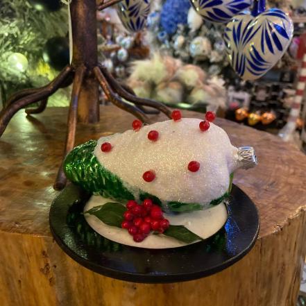 Chignahuapan. Las esferas navideñas más originales: del chile en nogada al Día de Muertos 