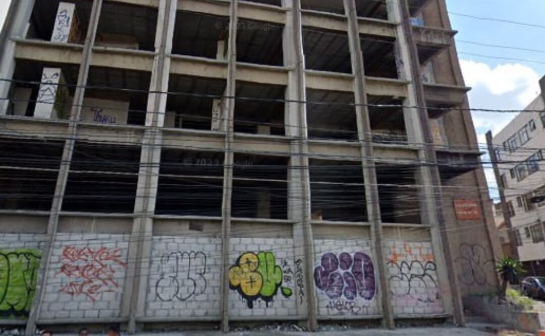 El edificio Omega pudo ser un hermoso condominio cerca de Plaza Dorada, sin embargo, hoy luce aterrador y abandonado | Foto: Google