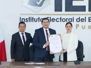 Alejandro Armenta recibe constancia como gobernador electo de Puebla