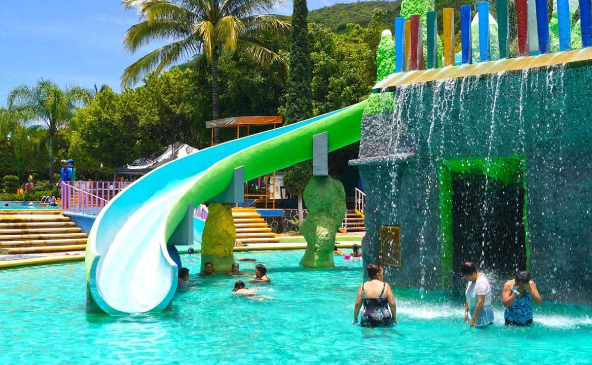 El parque acuático San Carlos fue fundado por pobladores de Izúcar que querían aprovechar las aguas termales naturales | FOTO: Balnearios de México