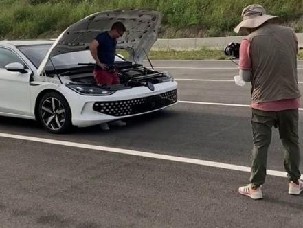 Volkswagen Lamando 5XL, el Jetta extra ancho que fue modificado para 8 pasajeros