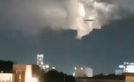 Captan un OVNI durante tormenta eléctrica en Puebla