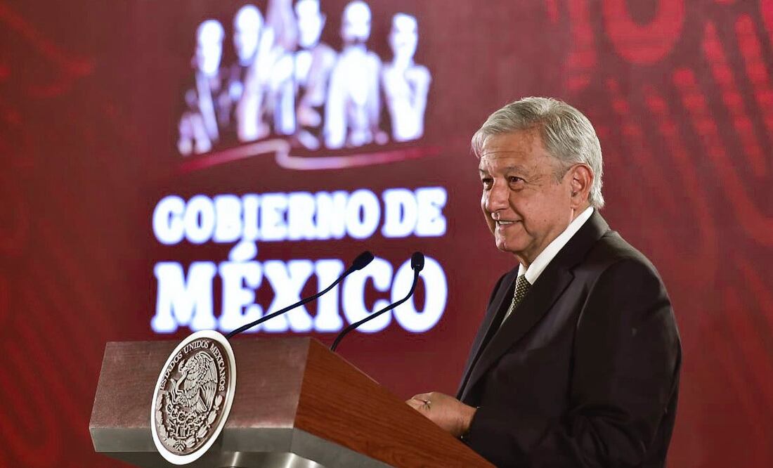 Andrés Manuel López Obrador se reunió con Sergio Salomón en el Centro Expositor y de Convenciones de Puebla | Foto: Especial