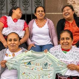 Artesanas de Puebla exportan sus tejidos a Europa