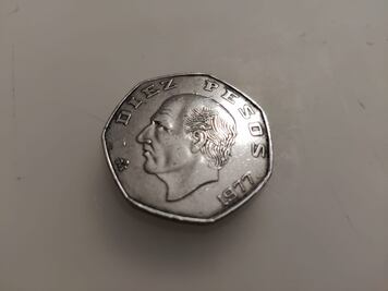 Cuál es la moneda heptagonal de 10 pesos que puede valer hasta 5 mil