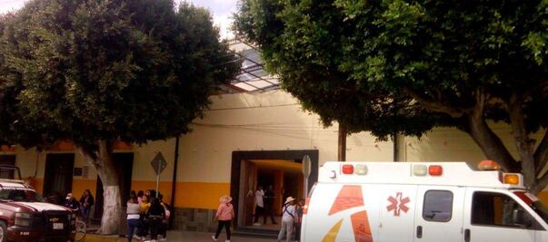 Trece estudiantes se desmayan y sufren crisis nerviosa colectiva en primaria de Acatzingo