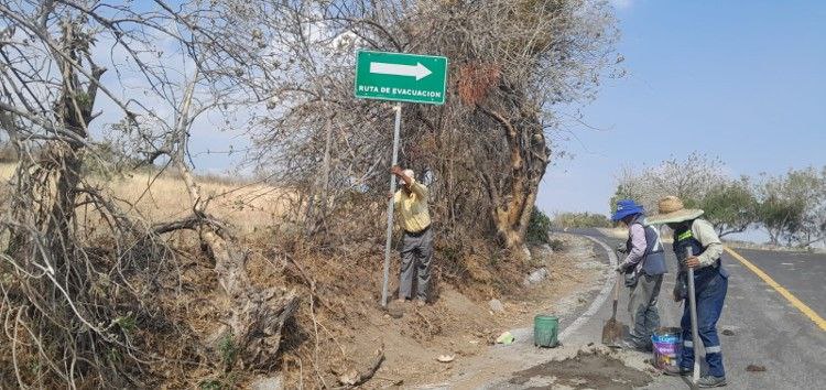 Autoridades dan mantenimiento a las rutas de evacuación cercanas del coloso. | Foto: Gobierno de Puebla