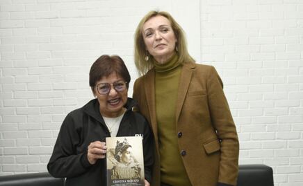La escritora Cristina Morató se presento en la Preparatoria Lázaro Cárdenas del Río de la BUAP