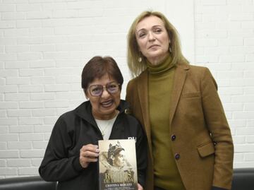 La escritora Cristina Morató se presento en la Preparatoria Lázaro Cárdenas del Río de la BUAP