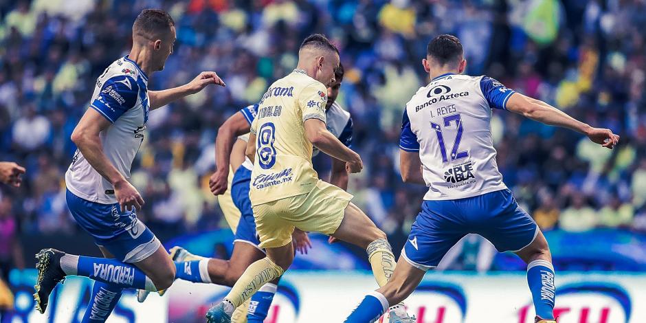 La reanudación en el torneo local se llevará a cabo con el equipo incompleto, ya que Kevin Álvarez y Javairo Dilrosun, quienes entrenaron por separado, continúan con sus respectivas recuperaciones.

Foto: Producción El Universal Puebla