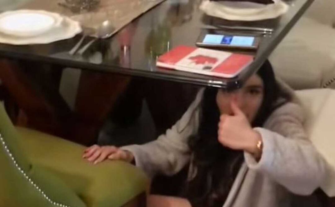 Usuarios de TikTok han compartido su experiencia al ocultarse debajo de la mesa en Año Nuevo | Foto: Especial