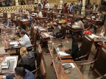 Seis de 17 diputados de Morena rechazan cobro del DAP