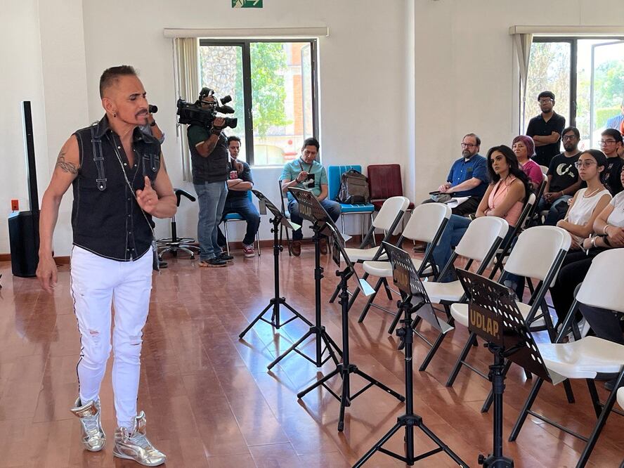 El flautista Horacio Franco impartió en la UDLAP una clase magistral | Foto: Angeles Bretón