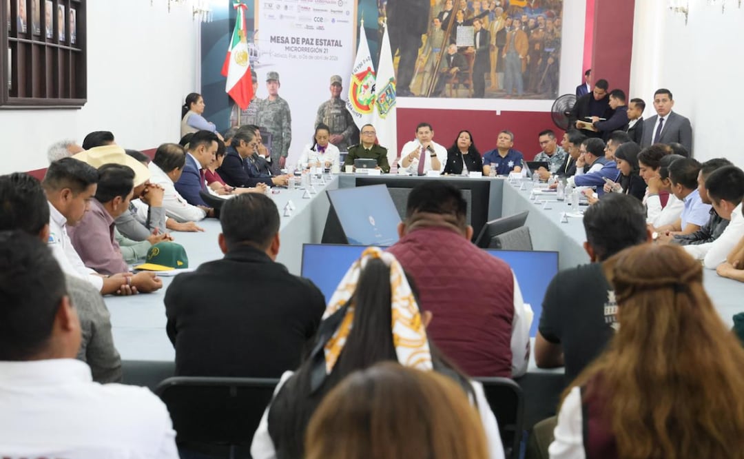 Encabeza gobernador Alejandro Armenta Mier Mesa de Paz en Microrregión 21 | Foto: Gobierno de Puebla.
