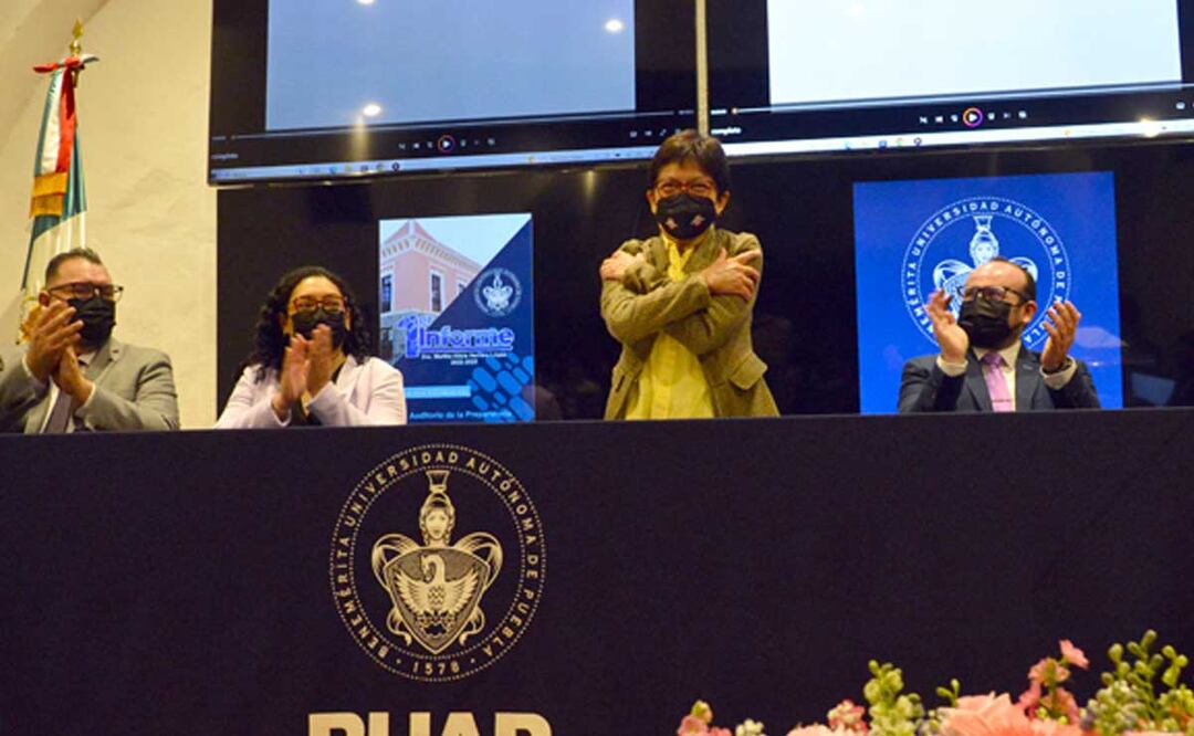 La rectora pidió seguir trabajando por la educación | Foto: BUAP