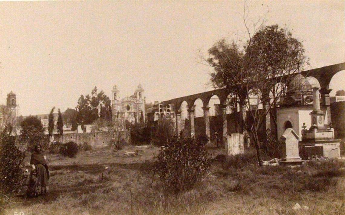 Uno de los panteones más tenebrosos de Puebla es el Panteón de San Francisco, conocido por su atmósfera inquietante y por las leyendas que lo rodean. 

Foto: Producción El Universal Puebla
