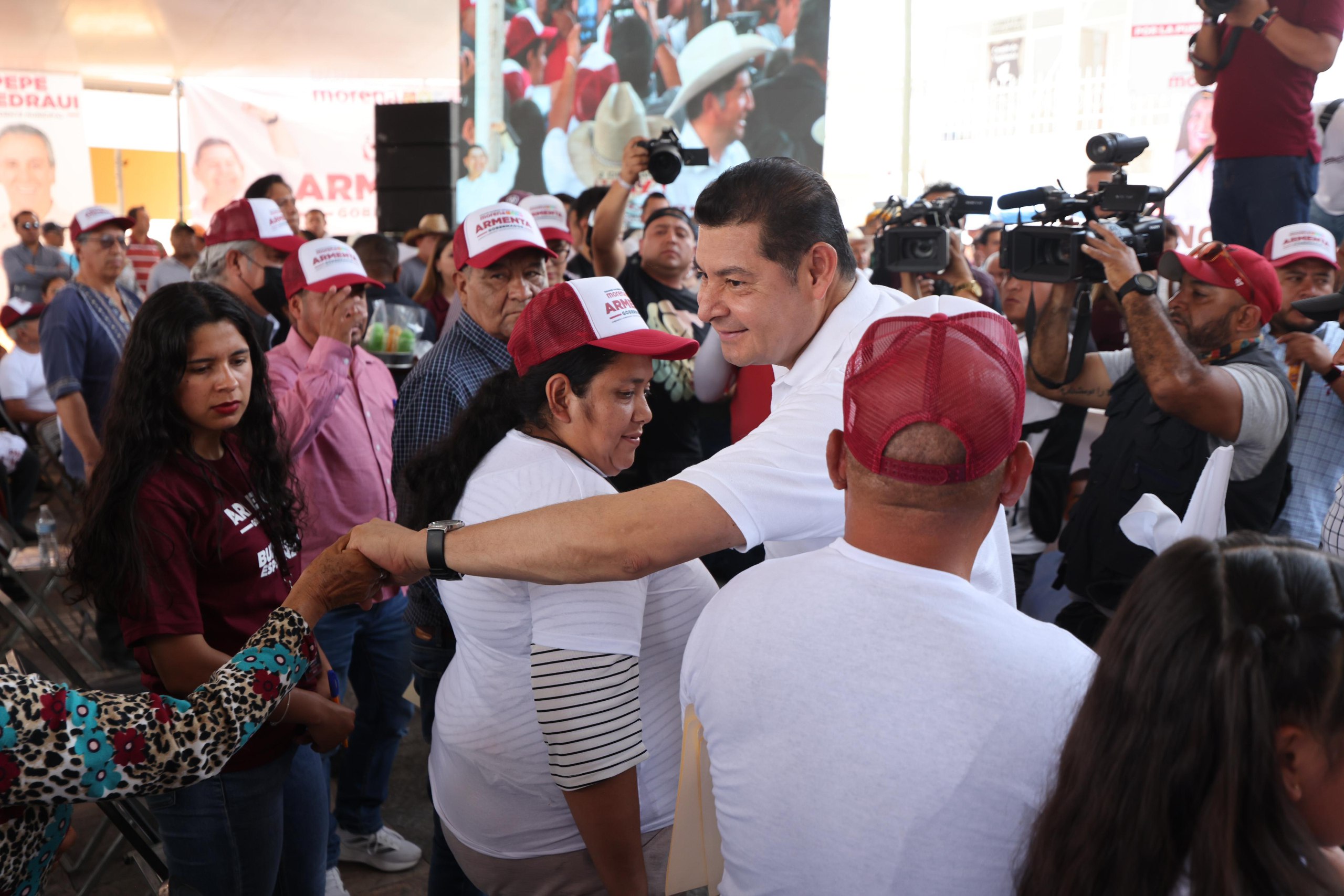 Alejandro Armenta anuncia la creación del Banco de la Mujer