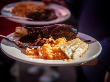 Mole poblano vs mole oaxaqueño: ¿cuál es mejor y por qué?