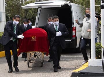 Arriba cuerpo de Luis Echeverría a funeraria en Santa Fe