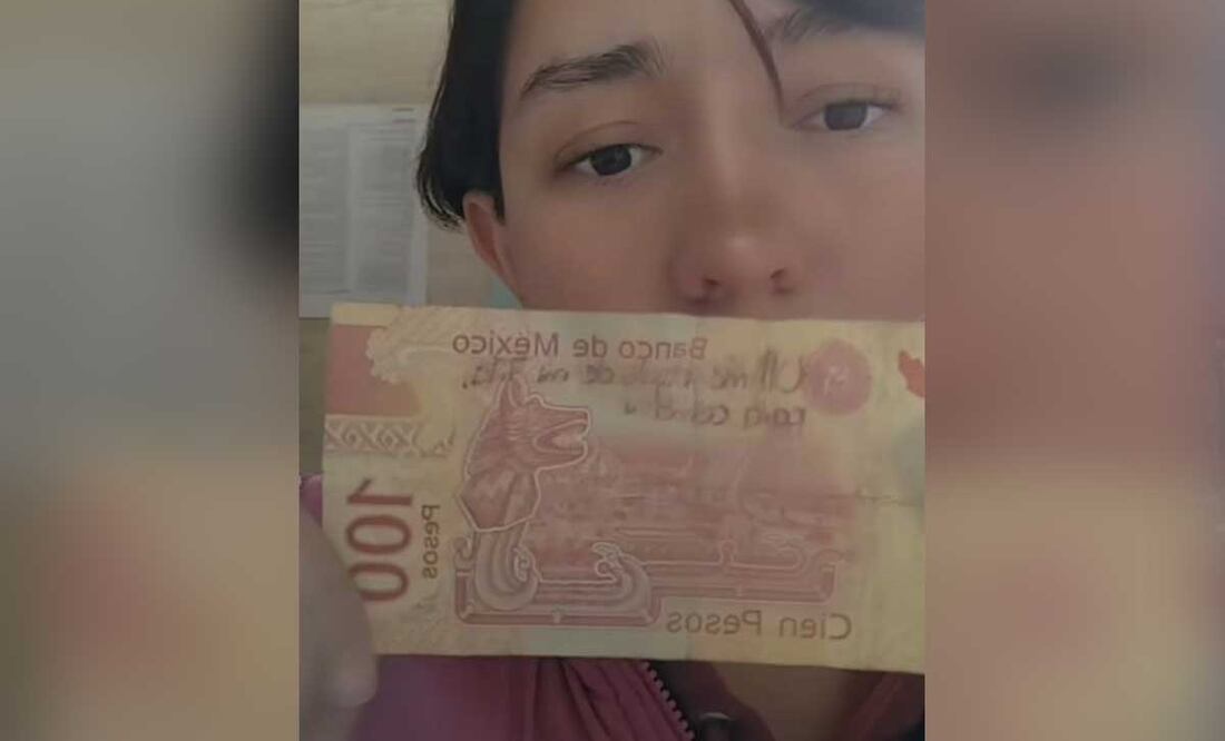 "Último regalo de mi tita para comer" es el mensaje en este billete de 100 pesos | Foto: Captura de Pantalla