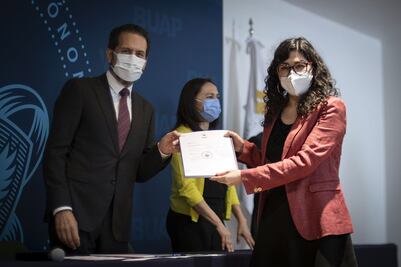 BUAP entrega 136 definitividades a profesores investigadores