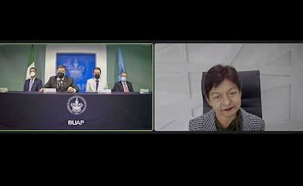 Lilia Cedillo toma protesta al nuevo director de la Facultad de Estomatología de la BUAP