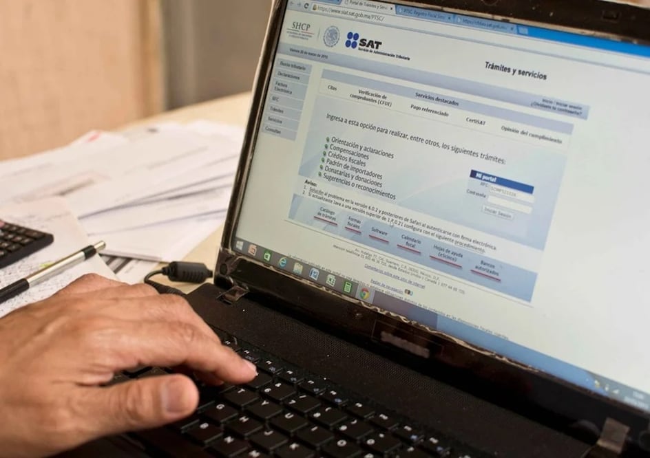 SAT: Declaración de Impuestos / Facebook: Archivo El Universal