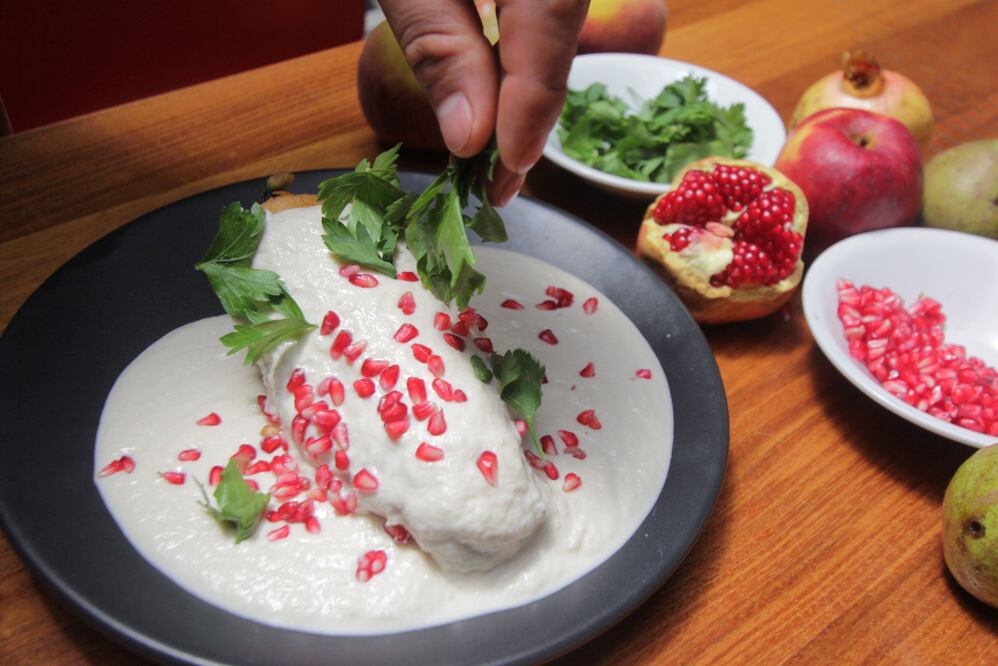 El chile poblano es la base del tradicional chile en nogada | foto: agencia Es Imagen para El Universal Puebla