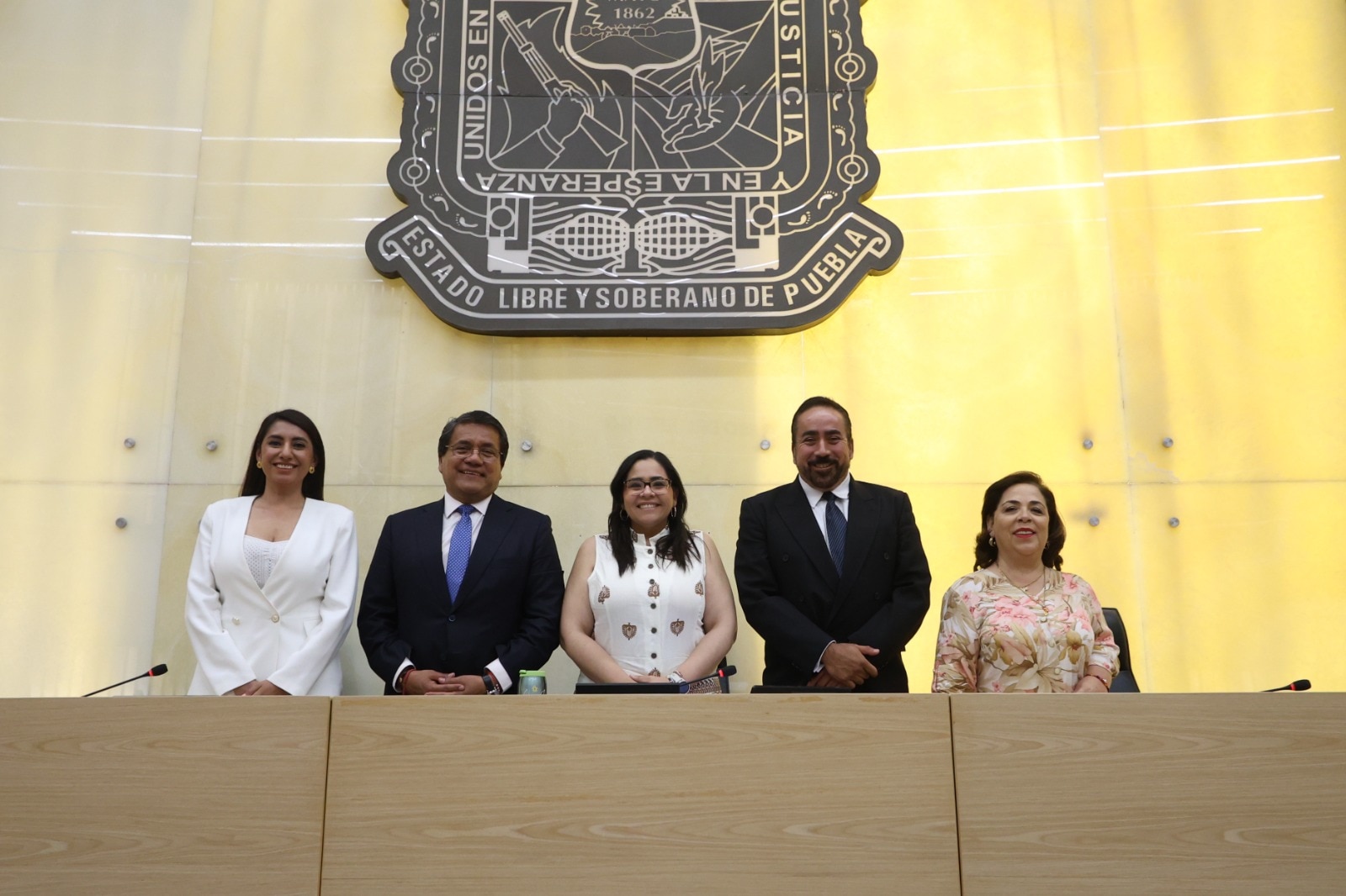Congreso local aprueba cobro de 10 pesos a partir de la cuarta hora de parquímetros en Puebla
