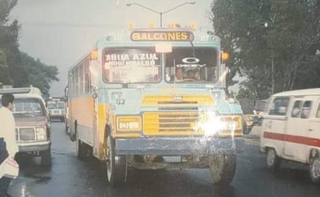 En los antiguos camiones de Puebla te recomendaban no sentarte hasta atrás o salías volando | IMAGEN: Facebook Pipopeando