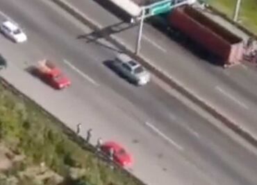 Frustran robo a camión de carga en Xoxtla