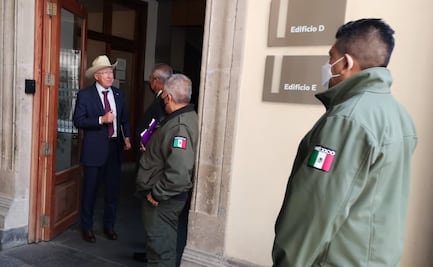 Ken Salazar llega a Palacio Nacional tras resolución de la Corte sobre Ley Eléctrica