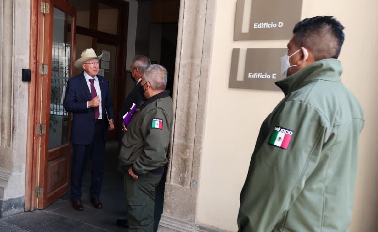 Ken Salazar llega a Palacio Nacional tras resolución de la Corte sobre Ley Eléctrica. Foto: Especial
