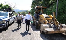 Gobierno estatal despliega maquinaria y apoyos sociales para atender emergencia en la Sierra Negra