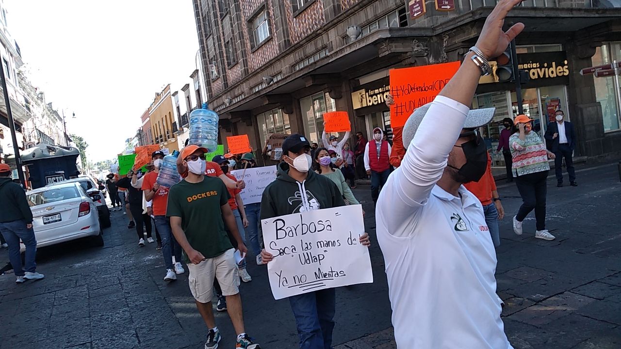 Estudiantes de la UDLAP protestan en el Centro Histórico