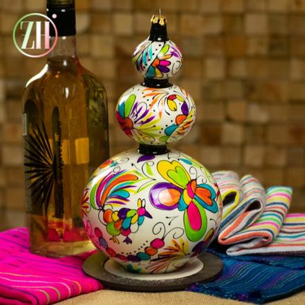 Chignahuapan. Las esferas navideñas más originales: del chile en nogada al Día de Muertos 