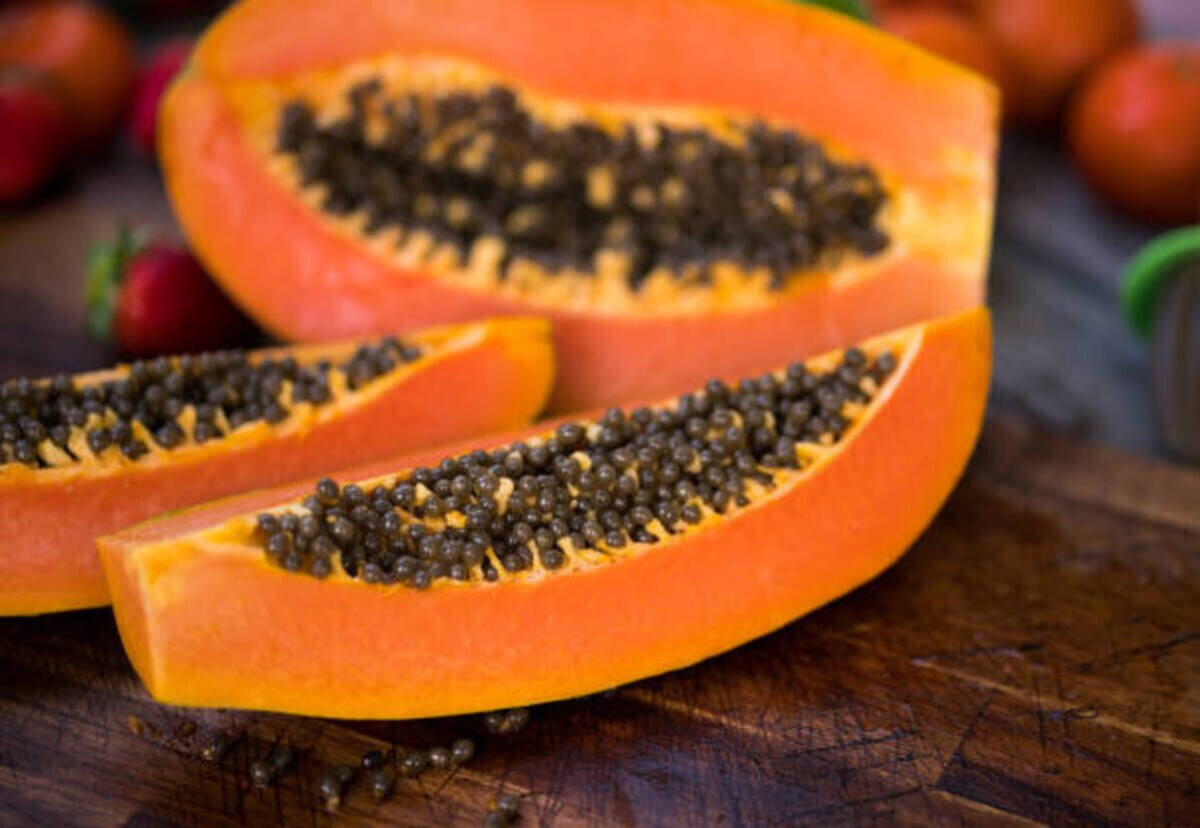 ¿Qué beneficio tiene tomar semillas de papaya?
