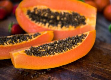 ¿Qué beneficio tiene tomar semillas de papaya?